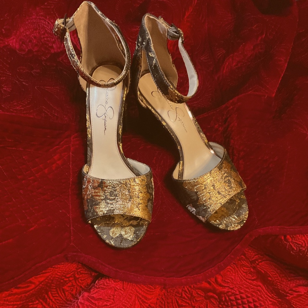 Jessica Simpson heels, size 10/40, gold brocade fabric